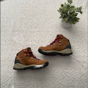 Columbia Newton Ridge waterproof hiking boots